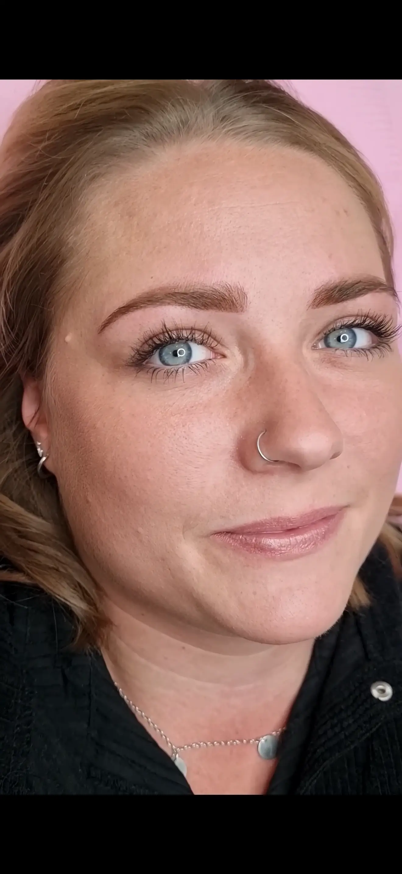 Powder Brows München – Natürliche Augenbrauen bei EFARÉ Aesthetics